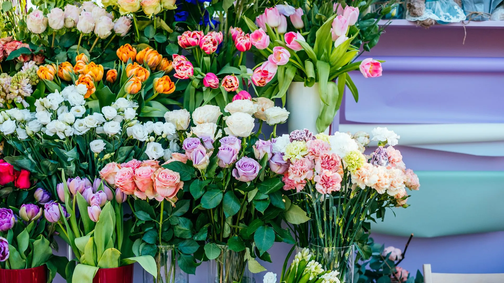 clienti dei fioristi acquistare fiori e piante