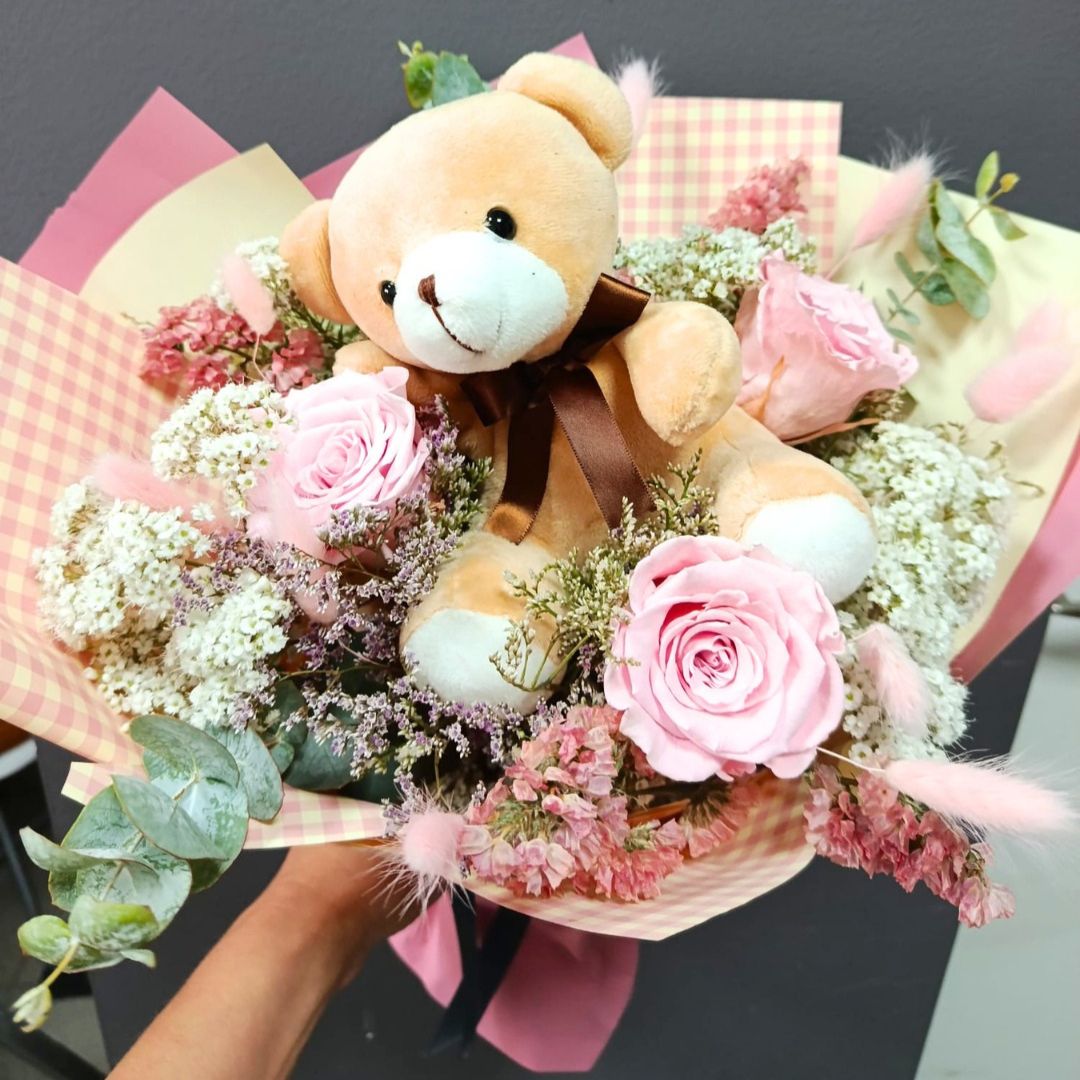 I Primi Anni: Bouquet con Rose Stabilizzate e Peluche - immagine 3