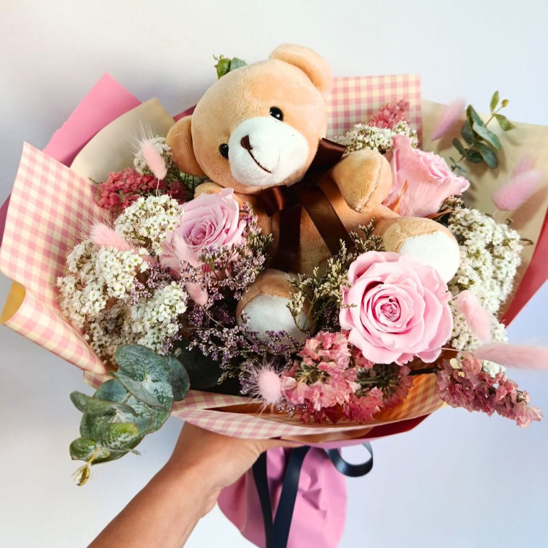 I Primi Anni: Bouquet con Rose Stabilizzate e Peluche - immagine 2